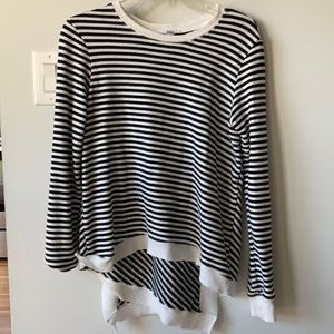 Light sweater with handkerchief bottom